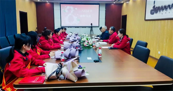 巾帼展风采---百龙创园召开三八妇女节表彰大会！